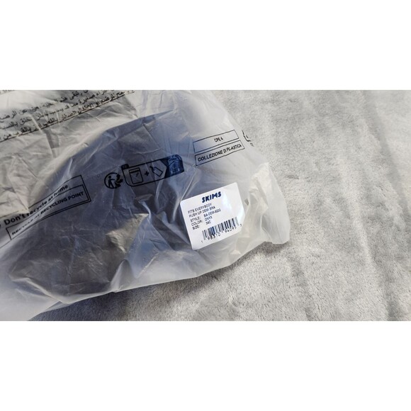 Skims 34C Onyx Black Fits Everybody Push Up Demi Bra NWT - Picture 6 of 6